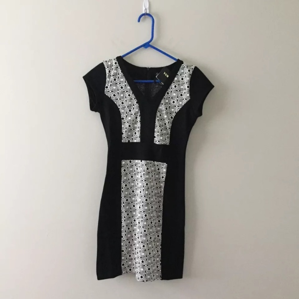 NWT Yuka Paris Geometric Dress 36